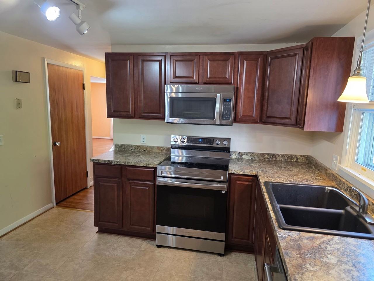 264 Harvest Dr - Photo 3 of 13