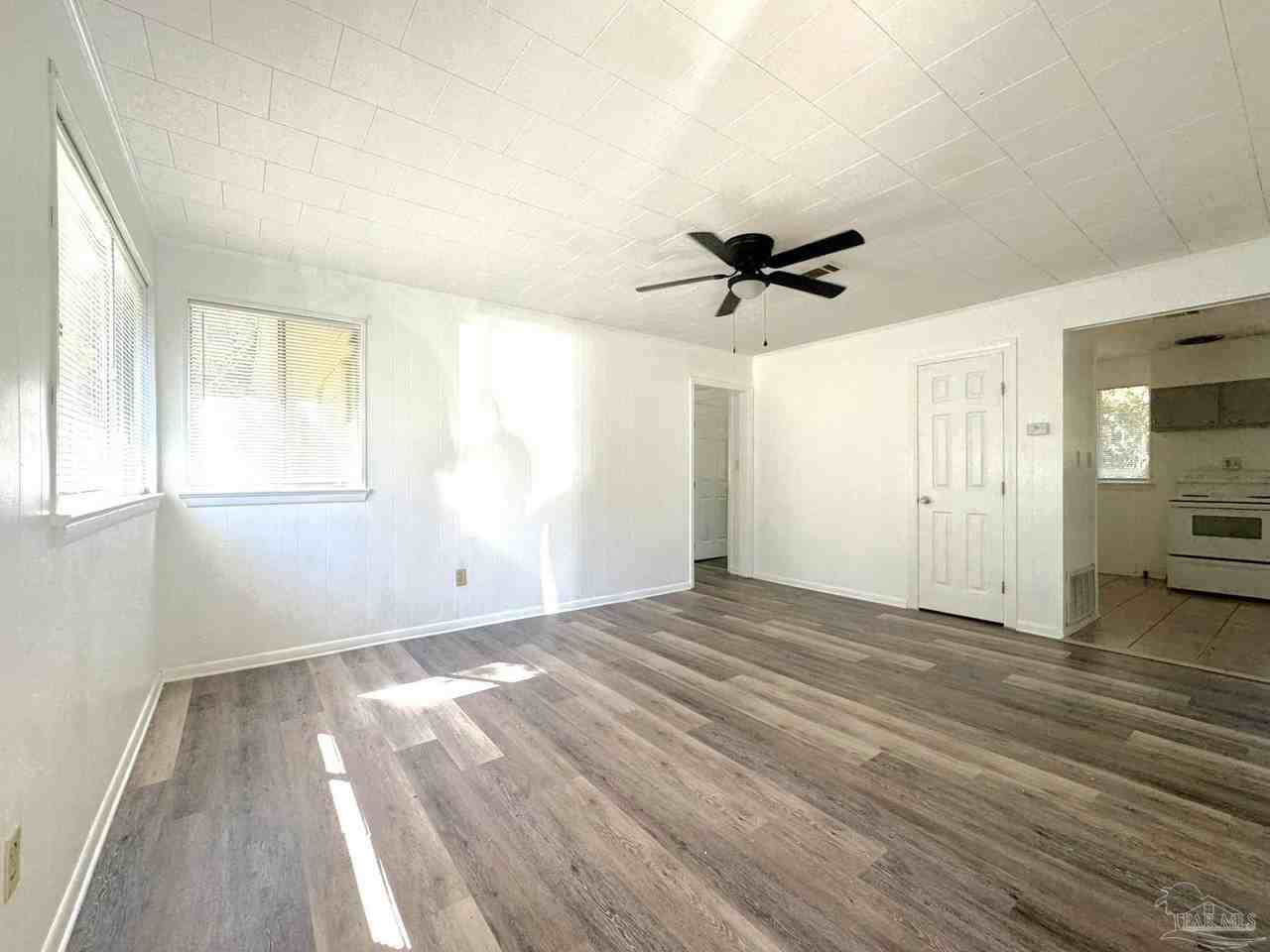 4509 Versailles Dr - Photo 3 of 9