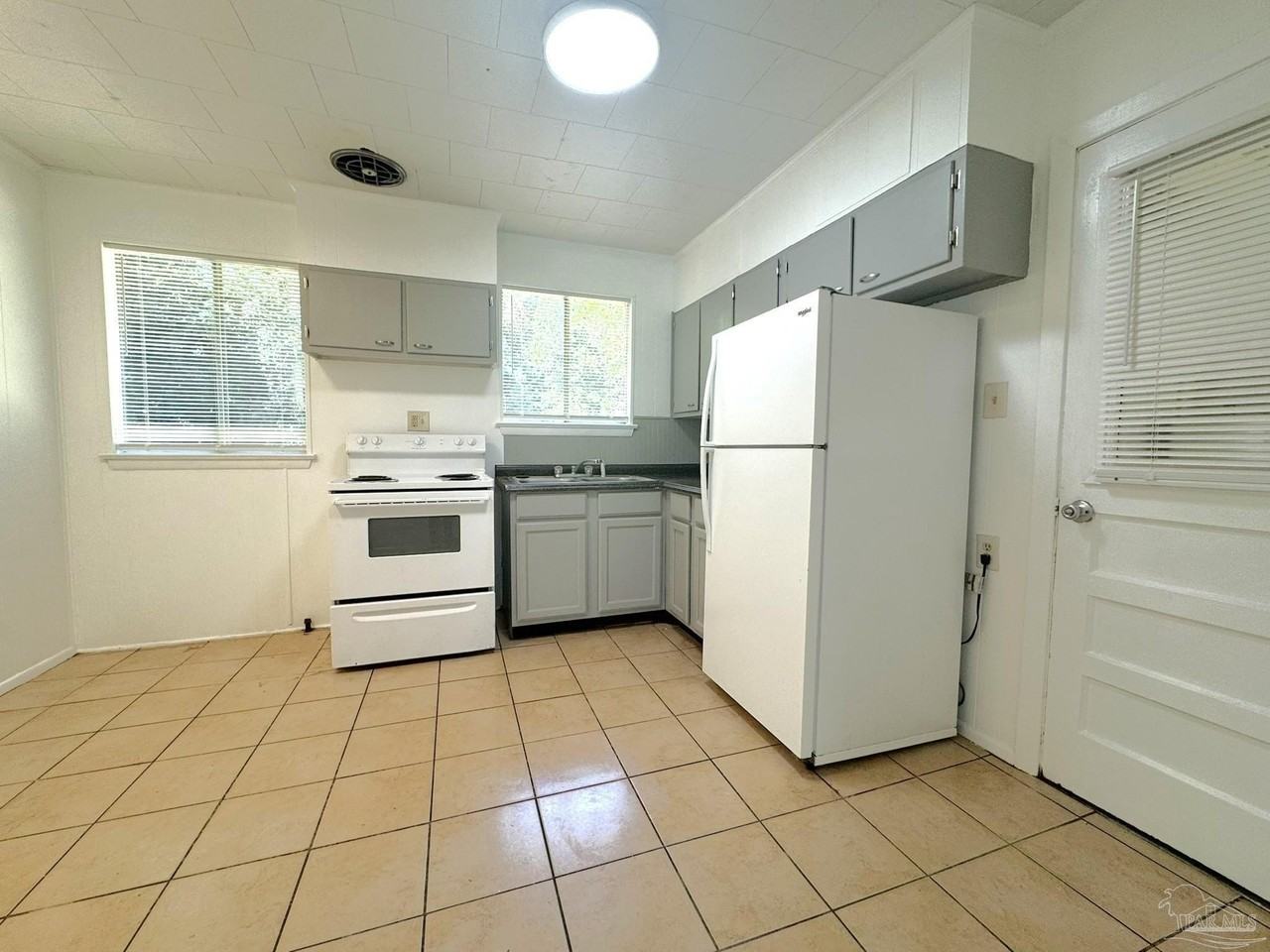 4509 Versailles Dr - Photo 4 of 9