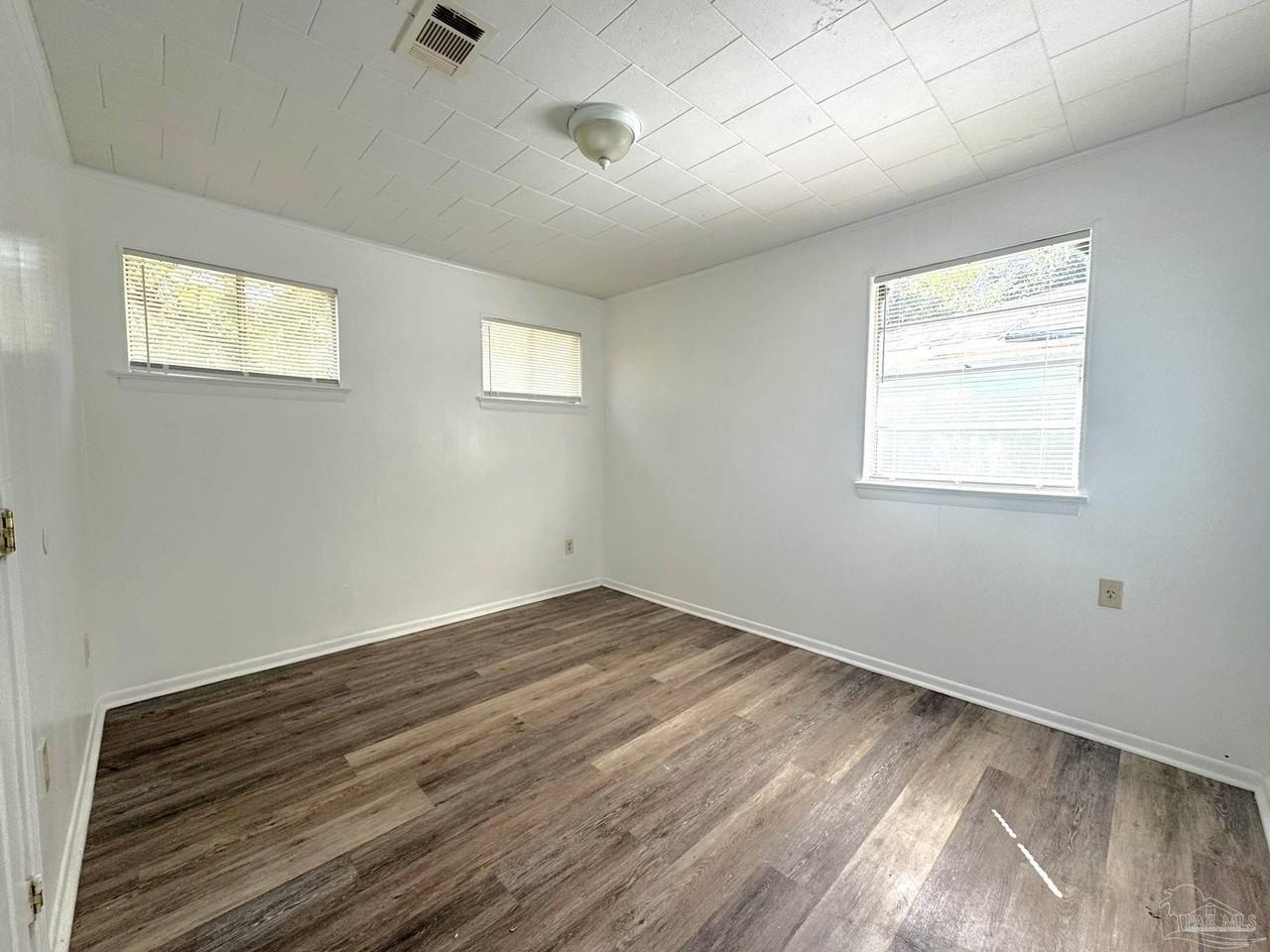 4509 Versailles Dr - Photo 6 of 9