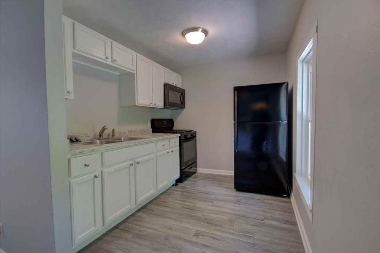 516 W 10 1/2 St - Photo 2 of 18