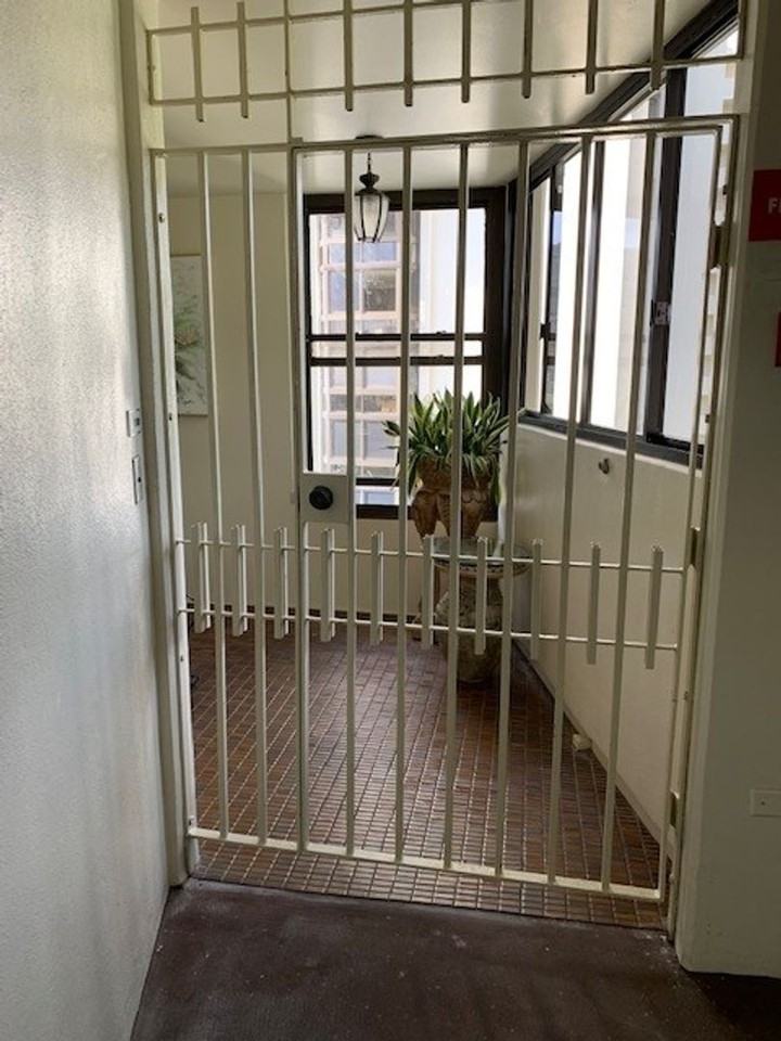 6710 Hawaii Kai Dr - Photo 2 of 34