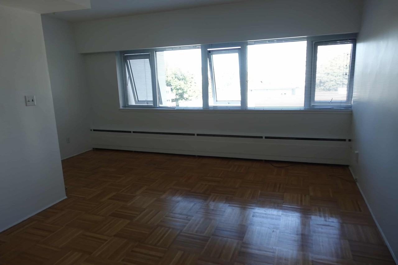 Comox Manor - Photo 7 of 25