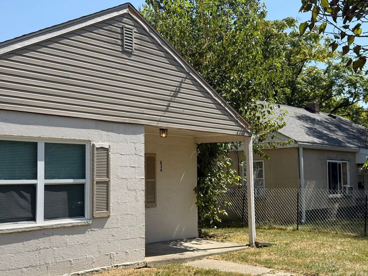 636 South Wheatland Avenue - Photo 3 of 11