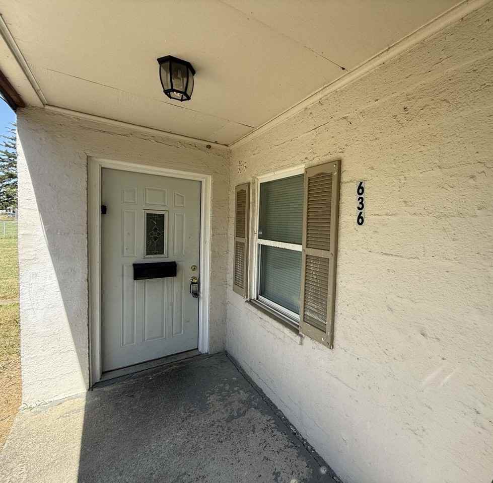 636 South Wheatland Avenue - Photo 4 of 11