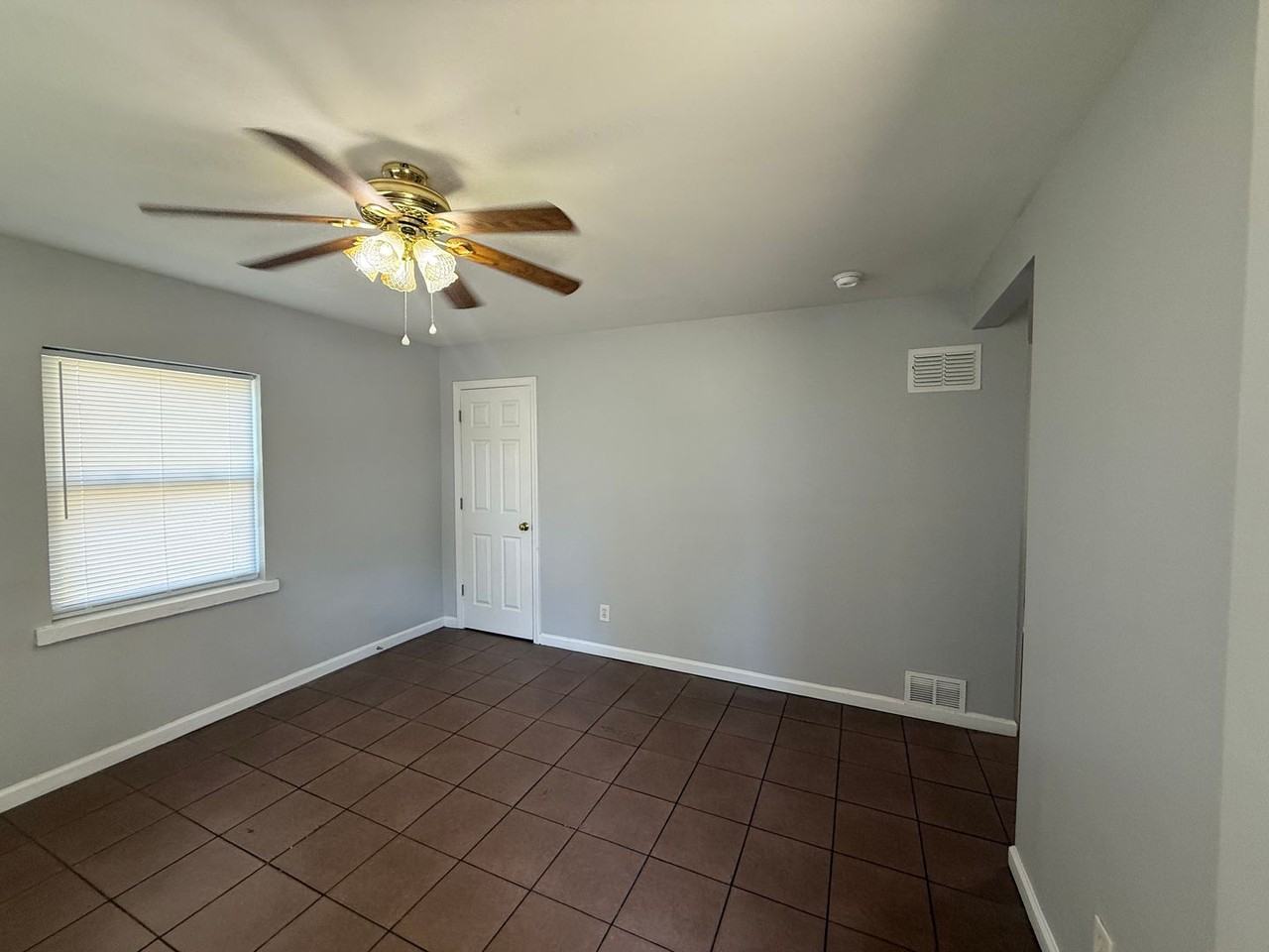 636 South Wheatland Avenue - Photo 6 of 11