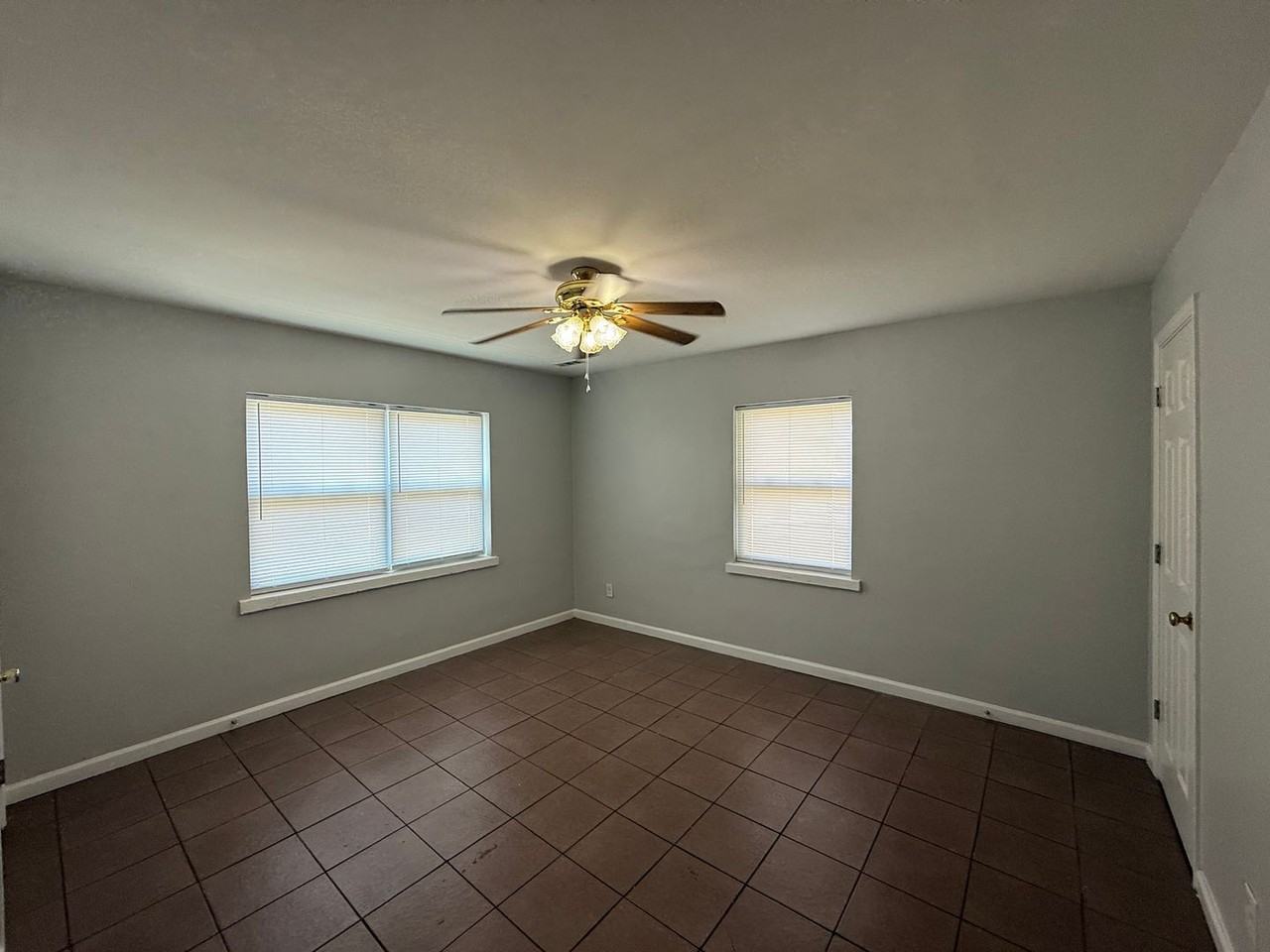 636 South Wheatland Avenue - Photo 7 of 11