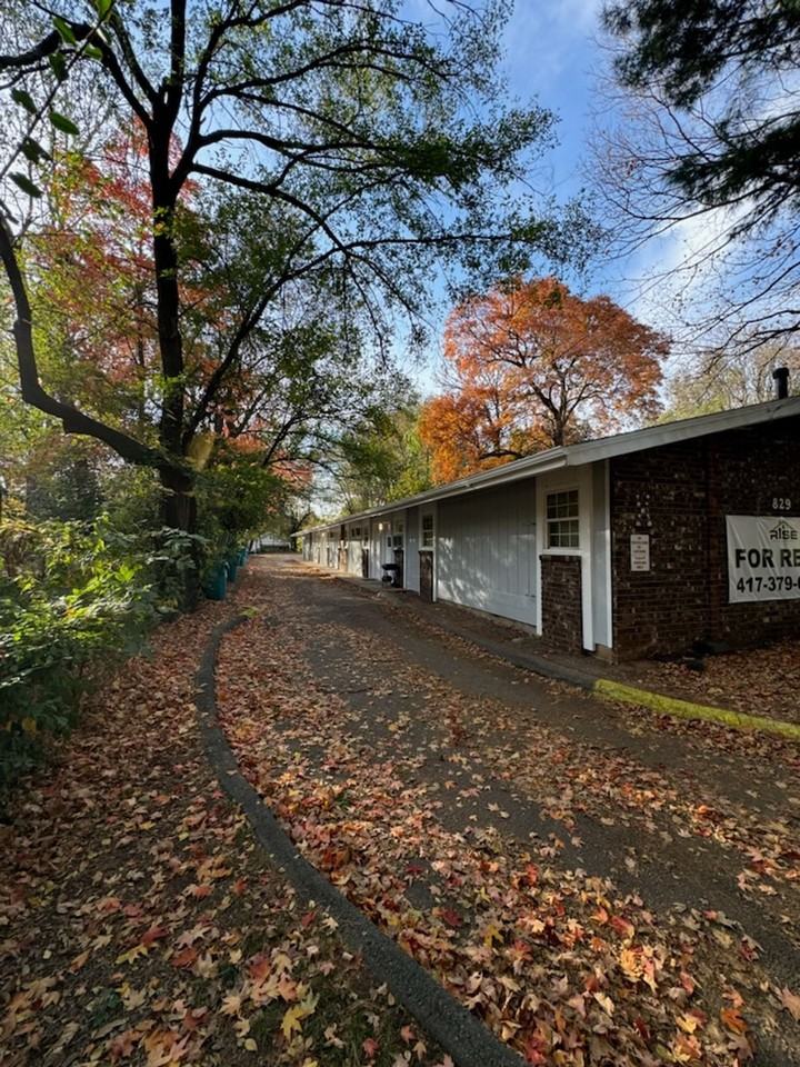 829 S Douglas Ave - Photo 2 of 4