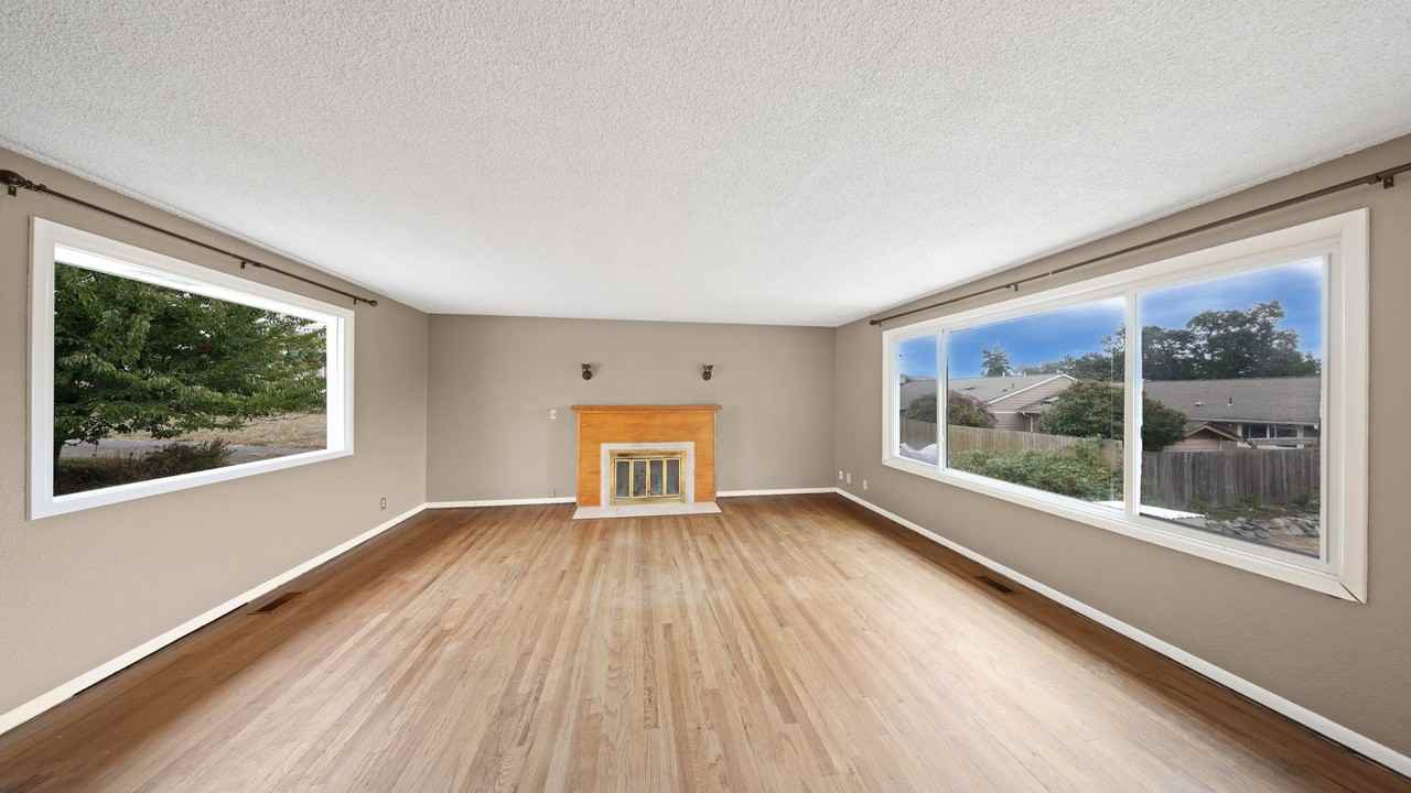 1753 Se 6th Ave - Photo 3 of 16