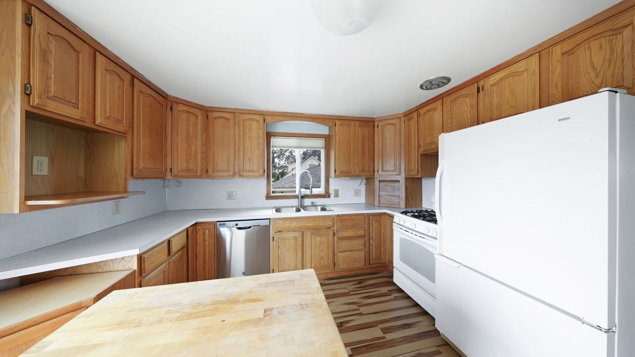 1753 Se 6th Ave - Photo 4 of 16