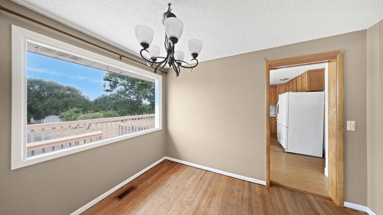 1753 Se 6th Ave - Photo 5 of 16
