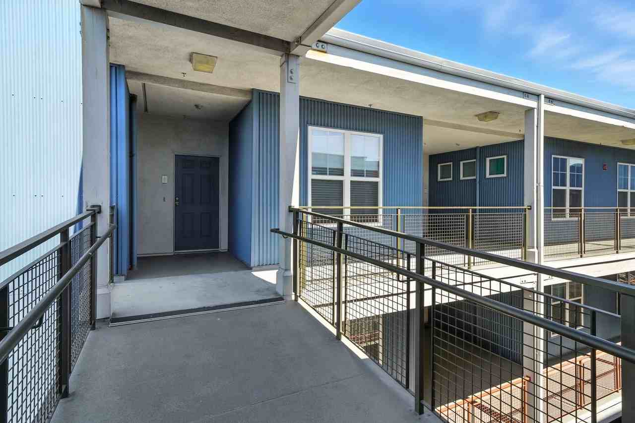 1121 40th St - Photo 2 of 32