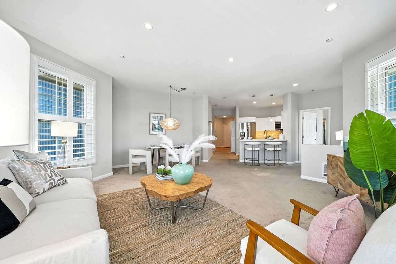 1121 40th St - Photo 4 of 32