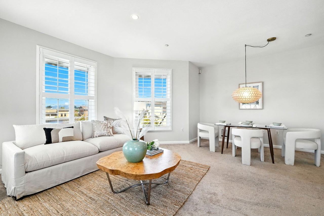 1121 40th St - Photo 5 of 32