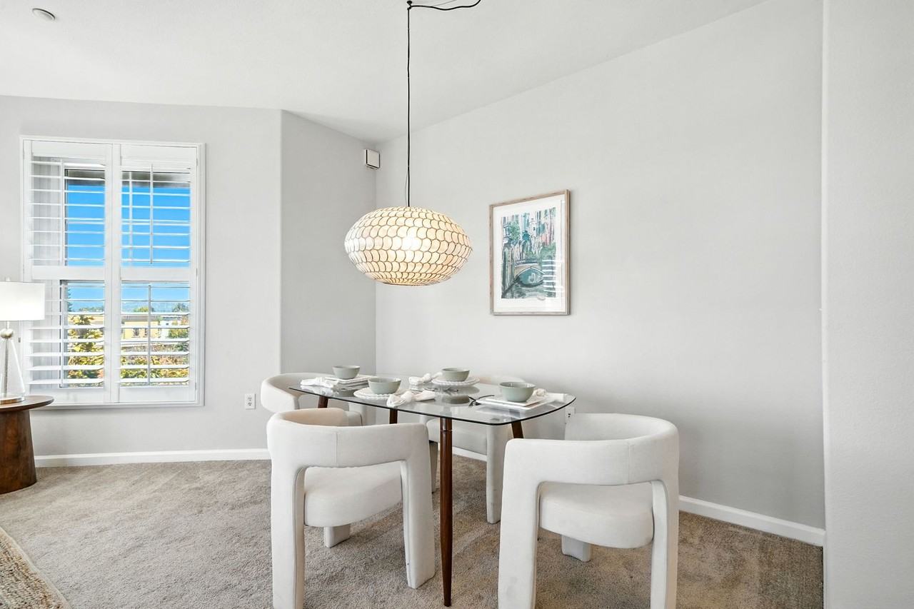 1121 40th St - Photo 6 of 32