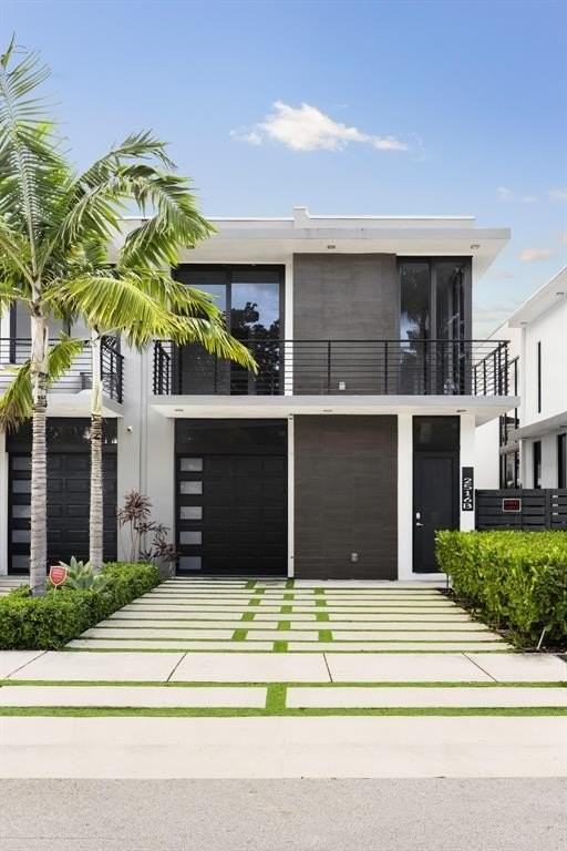 2516 Ne 21st St #B - Photo 2 of 47