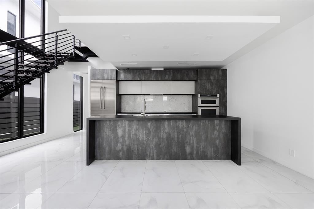 2516 Ne 21st St #B - Photo 3 of 47