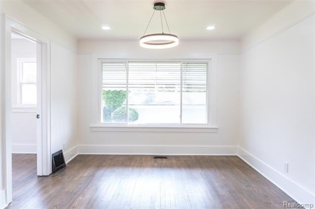 21200 Collingham Ave - Photo 4 of 32