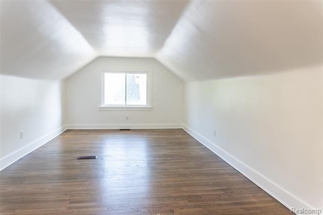 21200 Collingham Ave - Photo 6 of 32