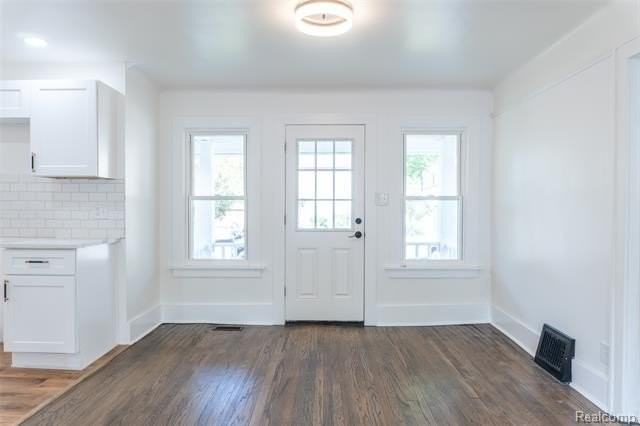 21200 Collingham Ave - Photo 7 of 32