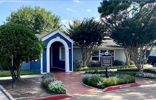 11900 Barwood Bend Dr - Photo 3 of 8