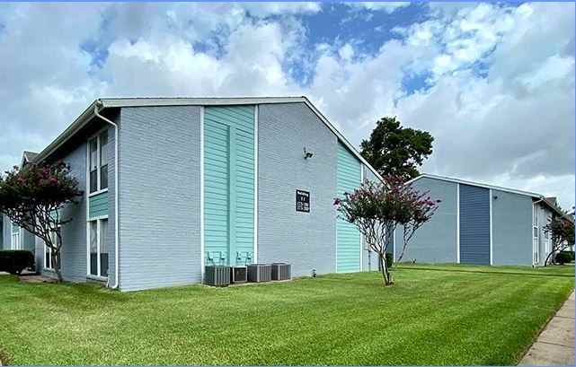 11900 Barwood Bend Dr - Photo 4 of 8