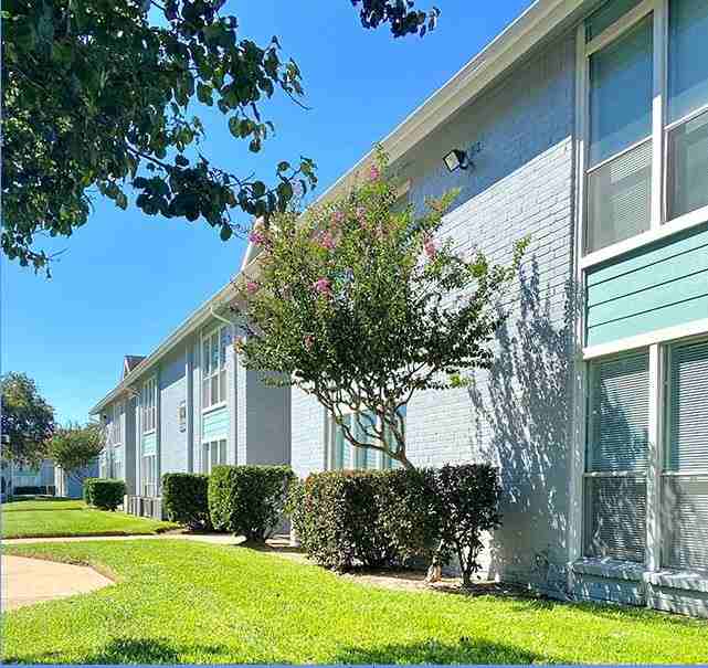 11900 Barwood Bend Dr - Photo 5 of 8