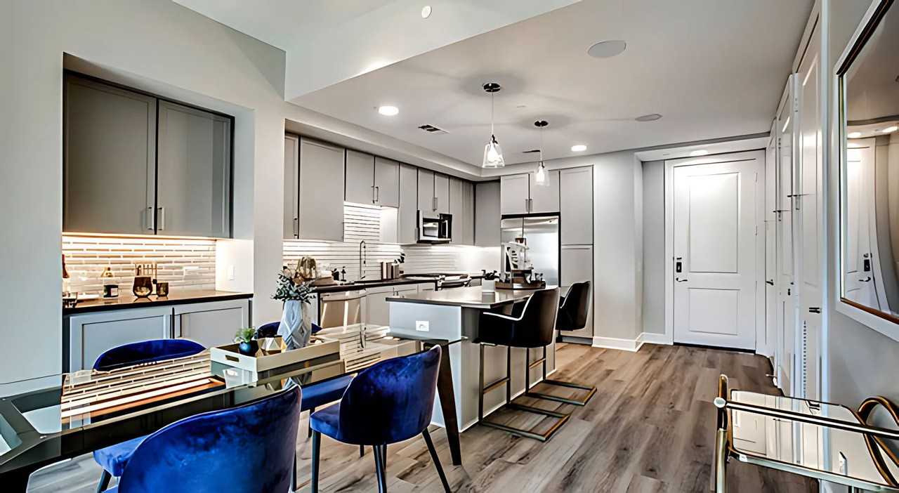 9757 Katy Fwy - Photo 4 of 8