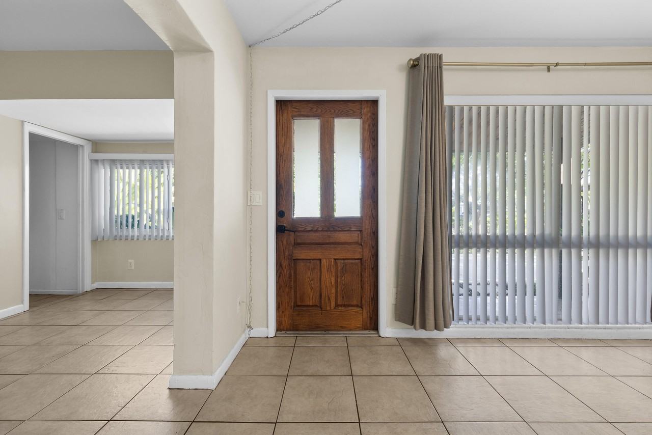 170 Nw 7th St - Photo 3 of 50