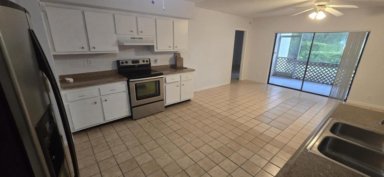 3177 Coral Hills Dr #1E - Photo 4 of 15