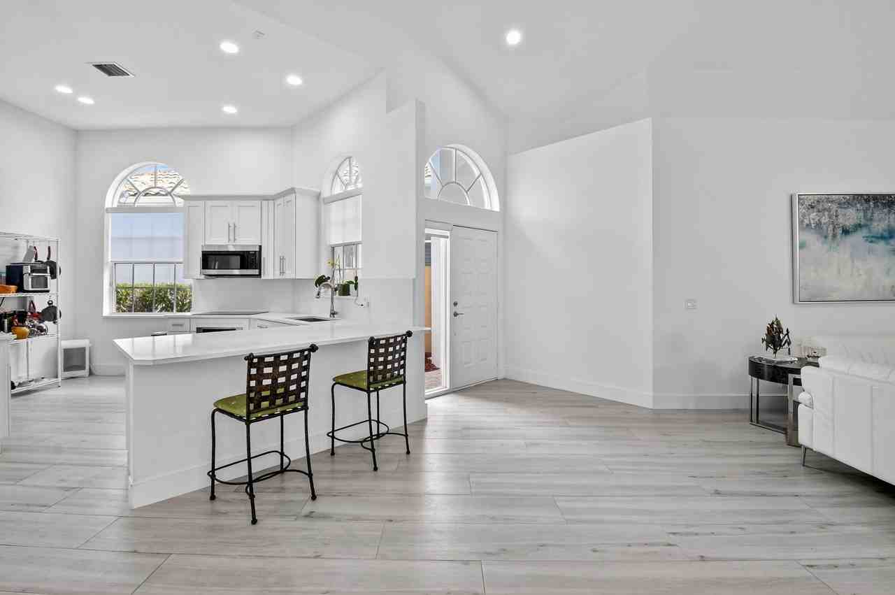 6668 Nw 25th Ter - Photo 4 of 50