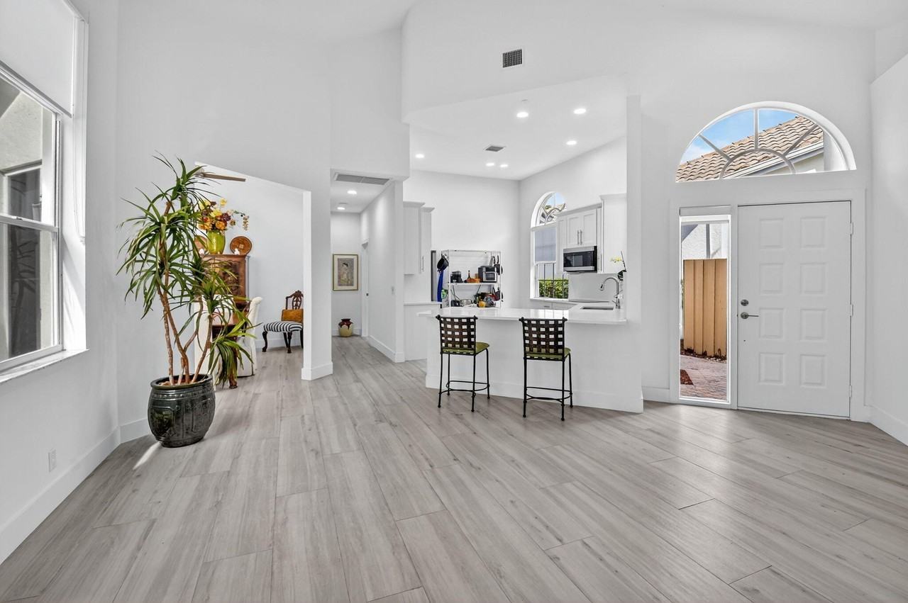 6668 Nw 25th Ter - Photo 6 of 50