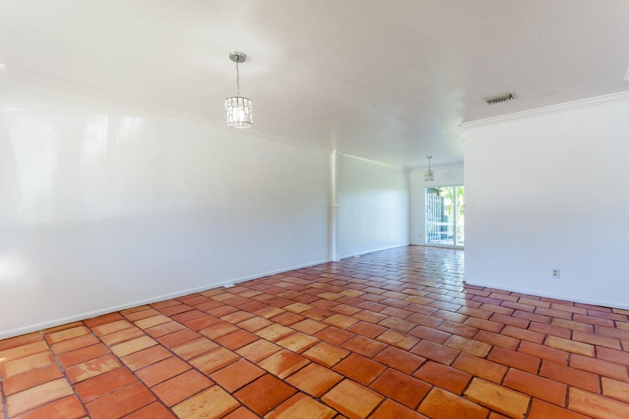 3403 Poolside Dr - Photo 4 of 14