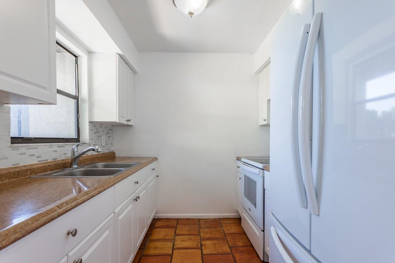 3403 Poolside Dr - Photo 6 of 14