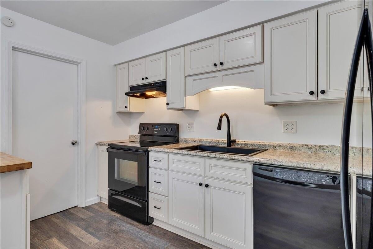 1802 Edmund Ave Ne #1802 - Photo 3 of 32