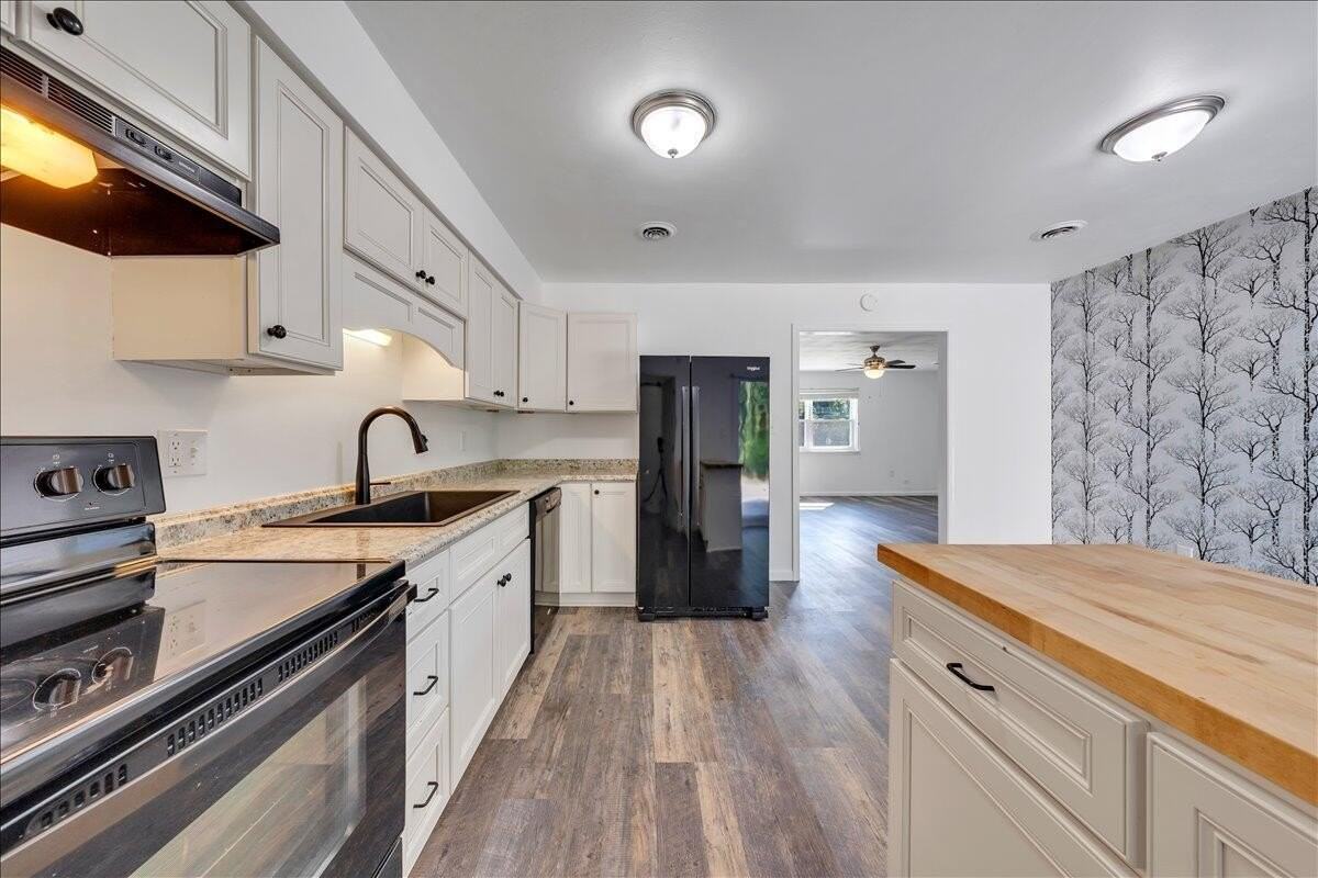 1802 Edmund Ave Ne #1802 - Photo 6 of 32