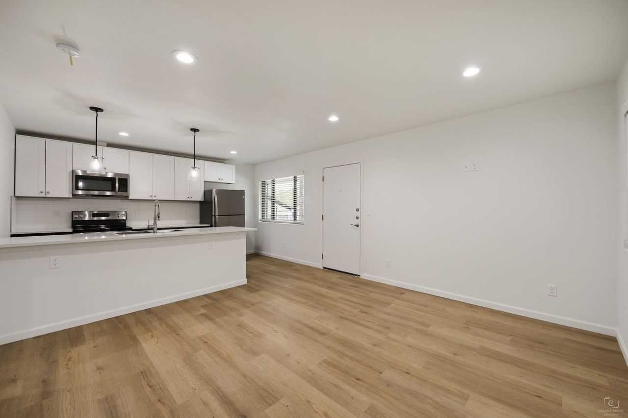 April Special : Nuvo Sunset - Photo 4 of 8