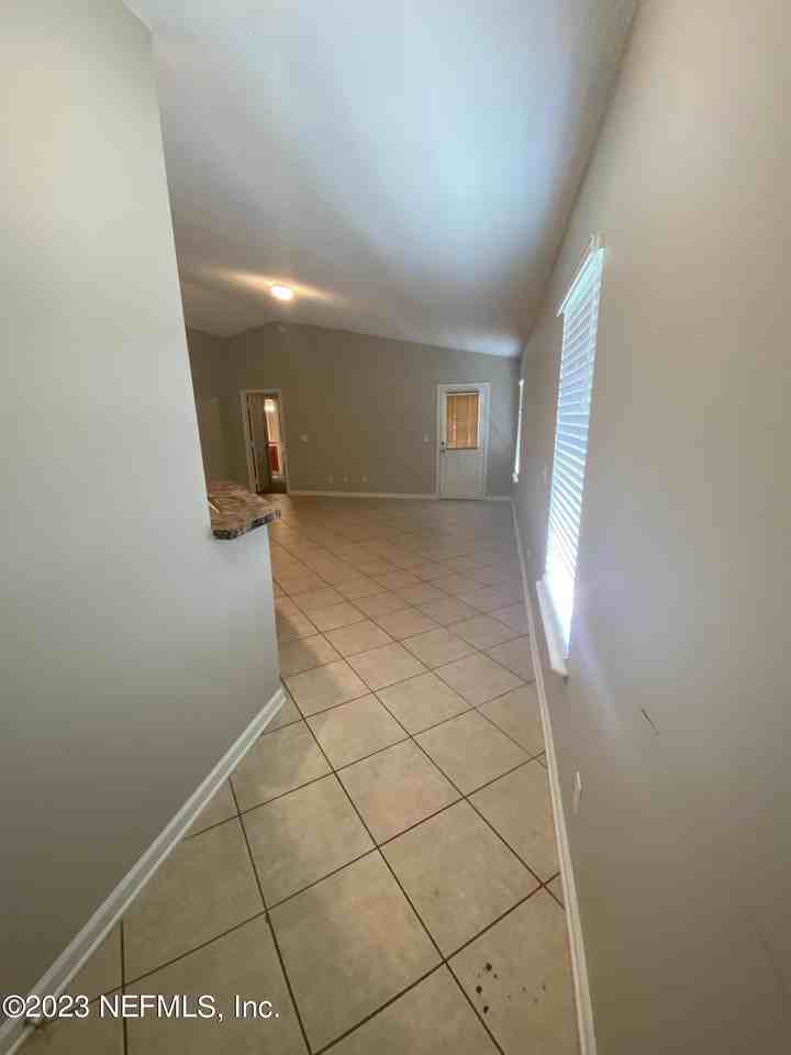 1532 Center St - Photo 3 of 25