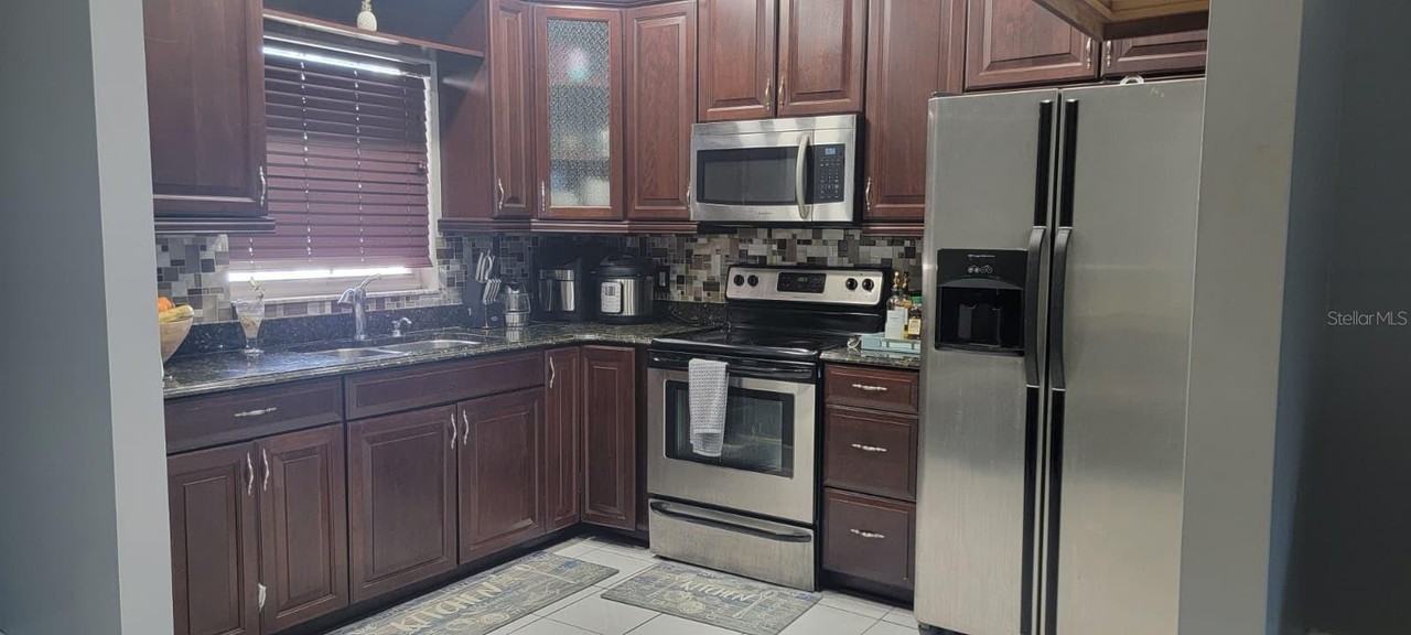 2454 Quail Run Blvd N - Photo 4 of 20