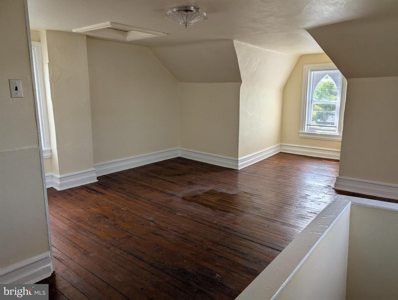 547 Lincoln Ave - Photo 3 of 8