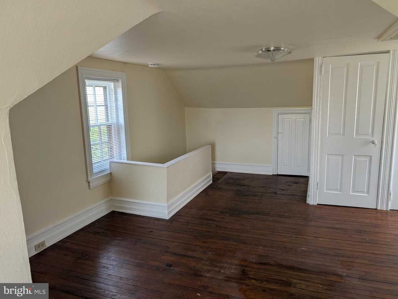 547 Lincoln Ave - Photo 4 of 8