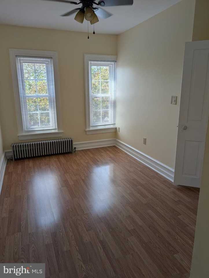 547 Lincoln Ave - Photo 6 of 8