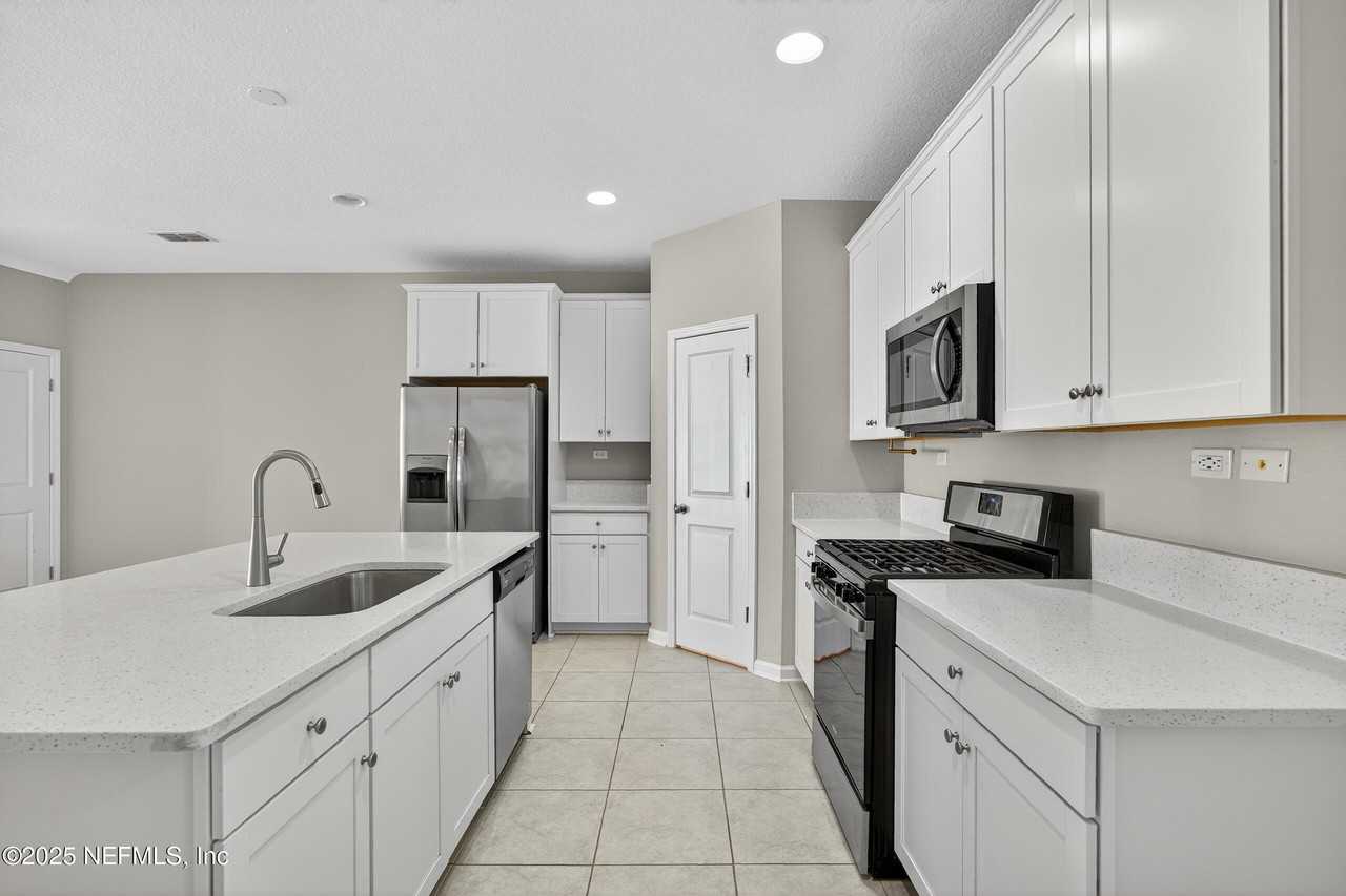 11233 Minnetta Ct - Photo 4 of 14