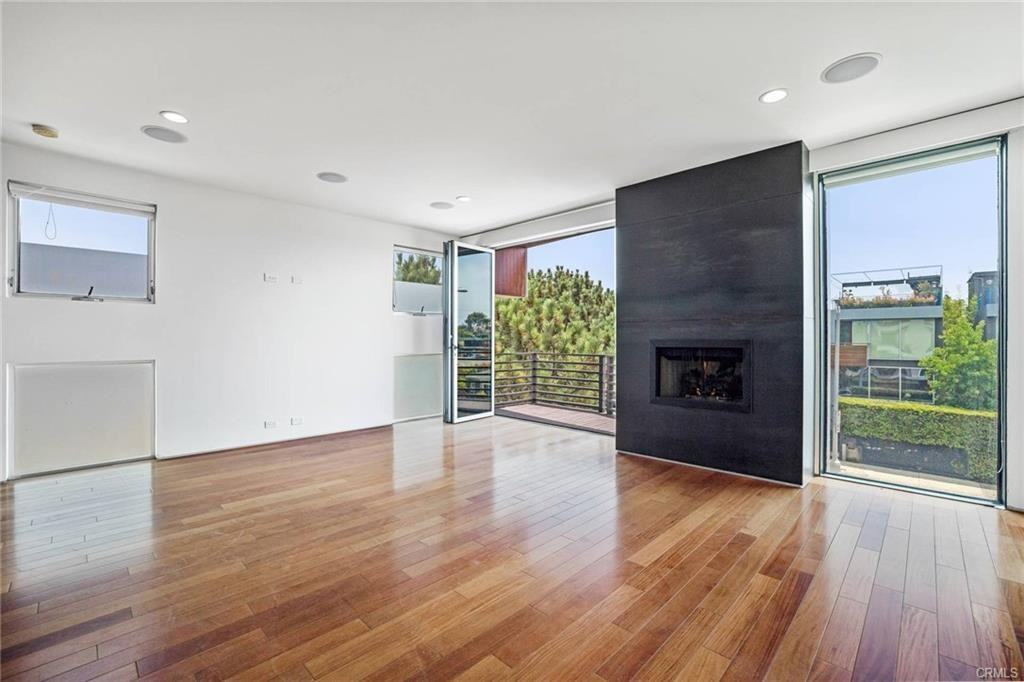 419 Venice Way - Photo 3 of 8