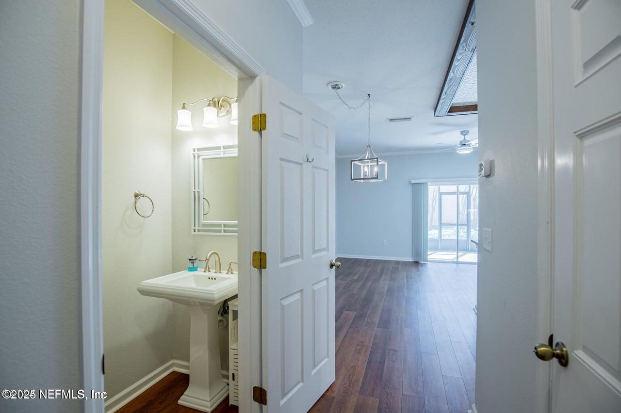 721 Crystal Way - Photo 4 of 50