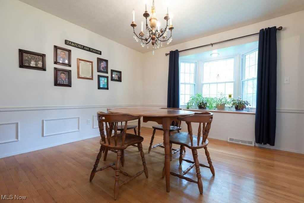 5940 Hansom Dr - Photo 3 of 43