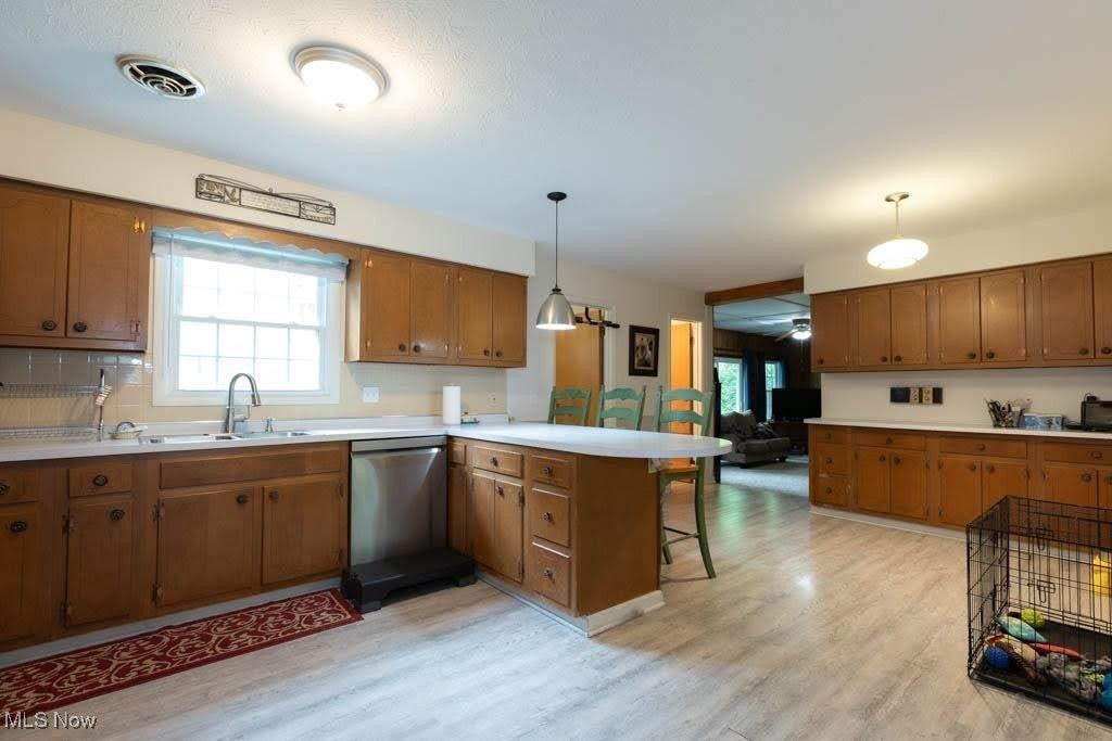 5940 Hansom Dr - Photo 4 of 43