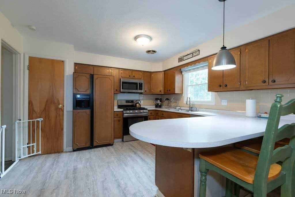 5940 Hansom Dr - Photo 7 of 43