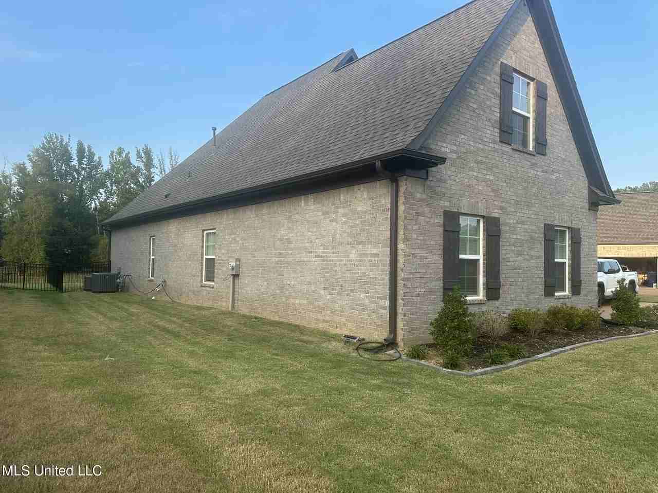 3158 Meadows Way - Photo 2 of 28