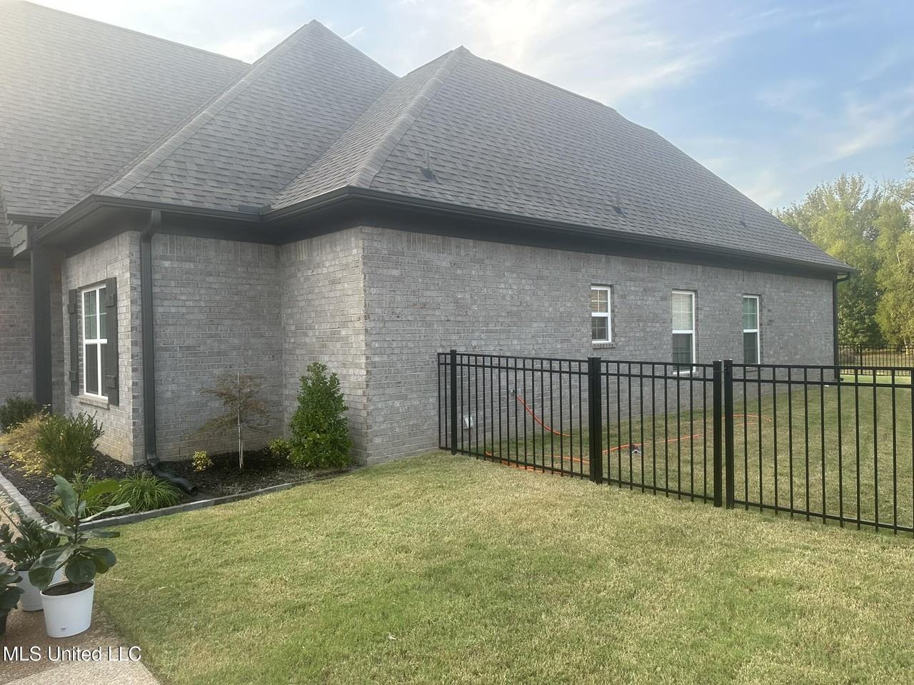 3158 Meadows Way - Photo 3 of 28